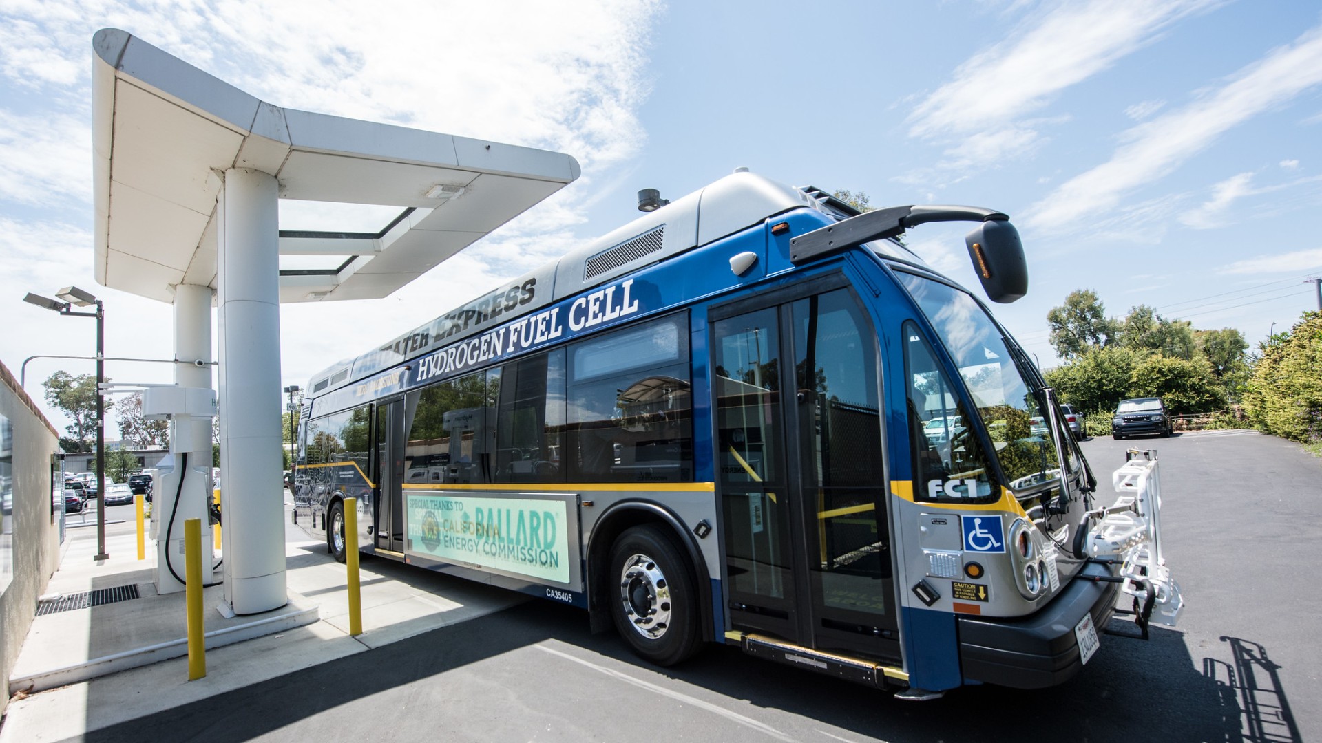 Hydrogen fuel cell bus