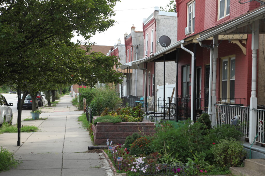 A row of houses along a city street.