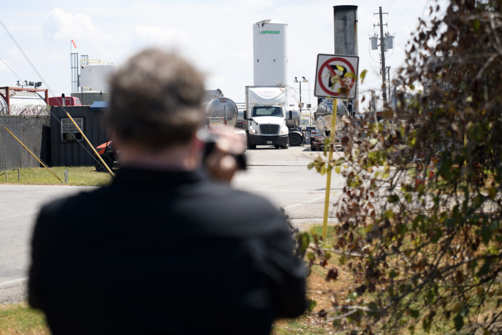 Houston, Texas: Tim Doty uses a FLIR camera to look for chemical emissions at the K-Solv facility in the Channelview neighborhood of Houston, Texas on August 28, 2023.

PUBLIC HEALTH WATCH/ MARK FELIX