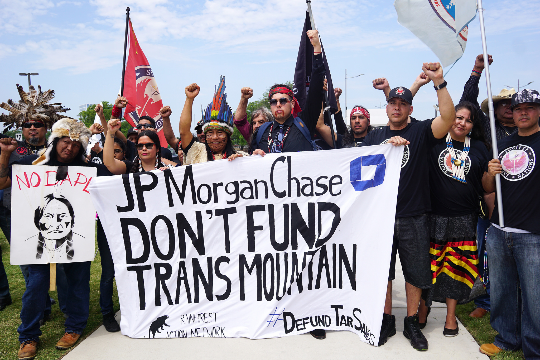 Fossil fuel financing surged to $906 billion in 2025 as big…