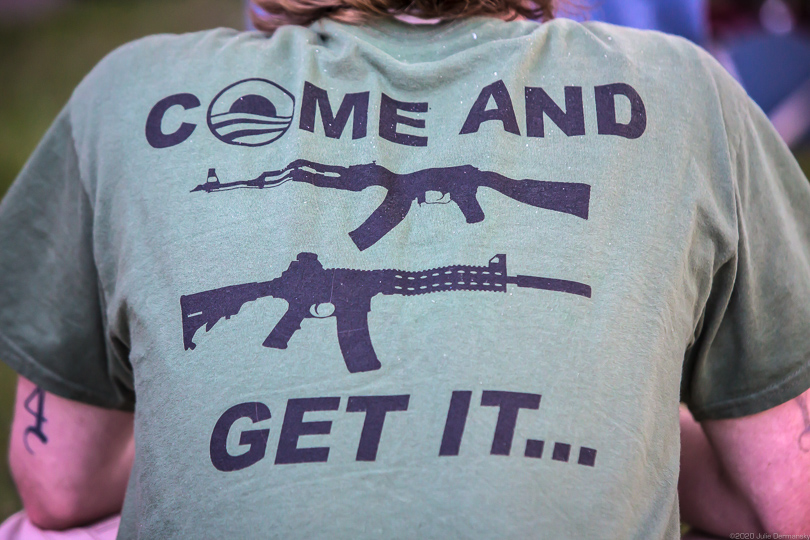T-shirt with "Come and get it" featuring guns and the Obama campaign logo 