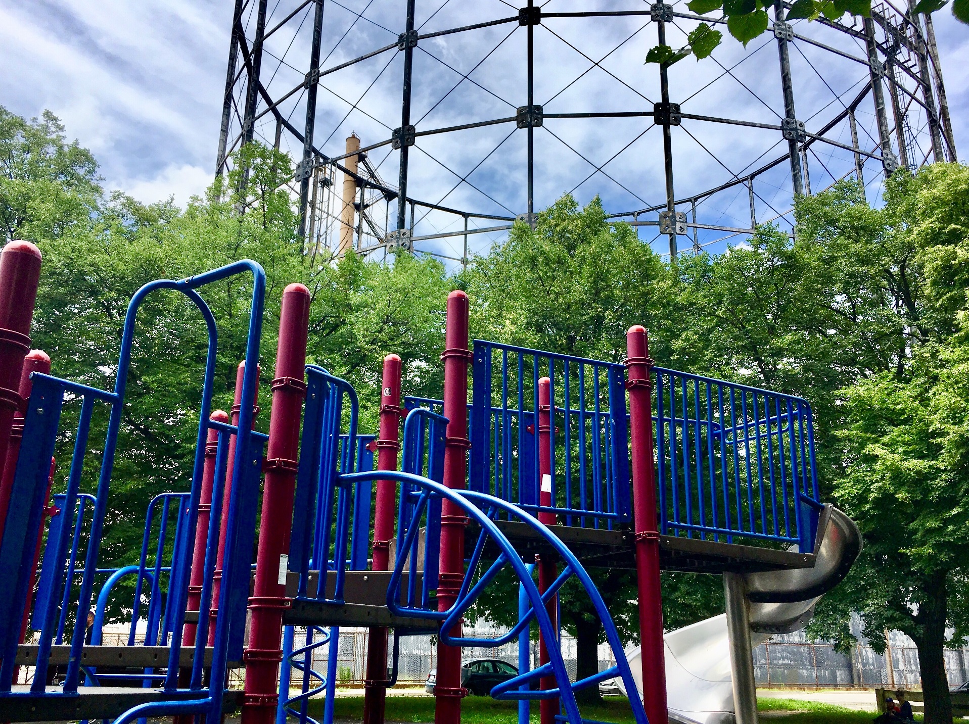 PES refinery looms over a playground in Philadelphia