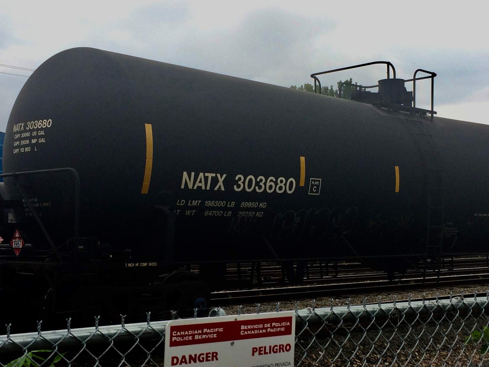 Rail tank car