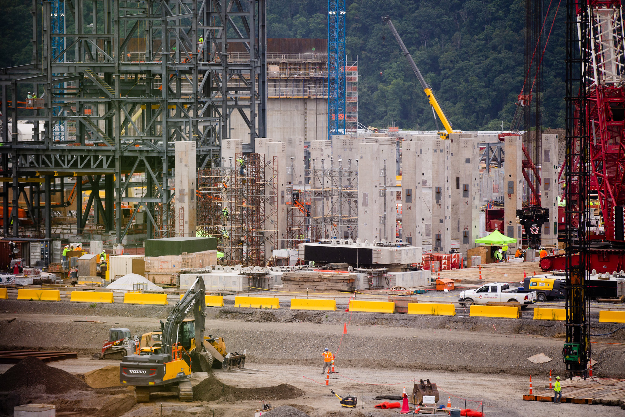 Construction at the Shell plastics plant in Beaver County in 2018
