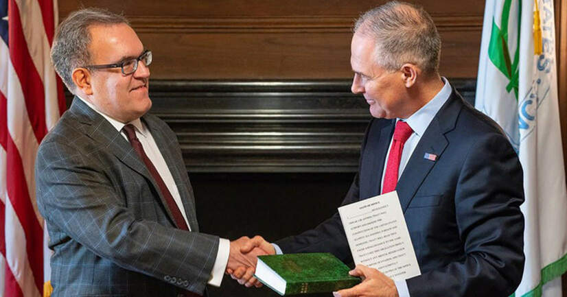 Andrew Wheeler shaking hands with Scott Pruitt.