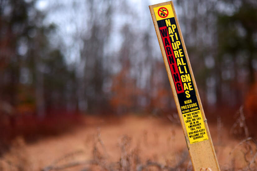 natural gas pipeline warning sign
