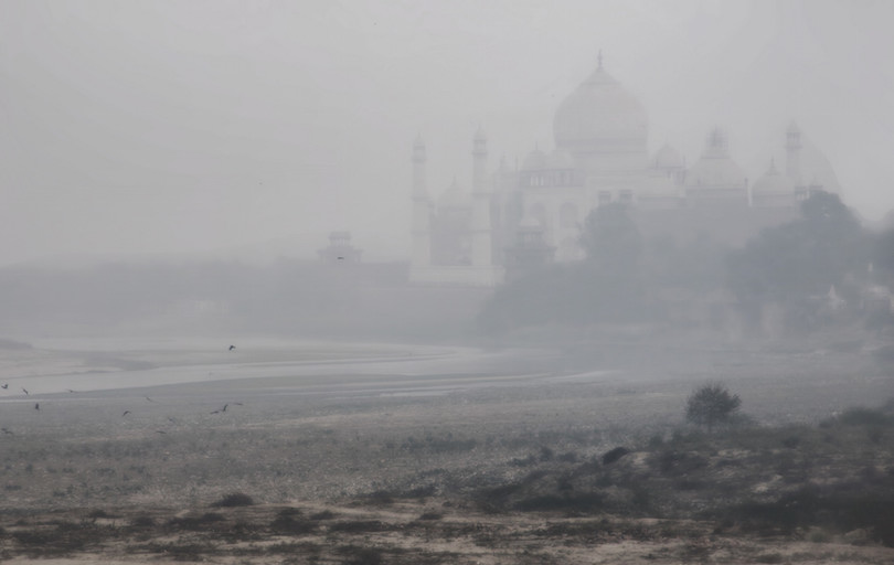 Taj Mahal in smog